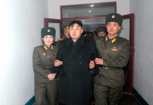 김정은 북한군인 연행되는 모습 표정 김정은의 미래
