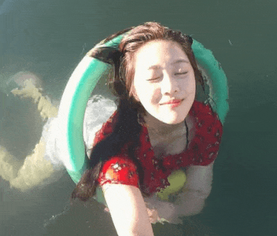 조보아 역대급 몸매 움짤 수영 물속에서 수영복 예쁜 레전드 여자