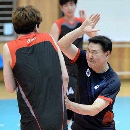 등짝 스매싱 아이구 이 화상아 맞자 속터져 감독 선수 배구