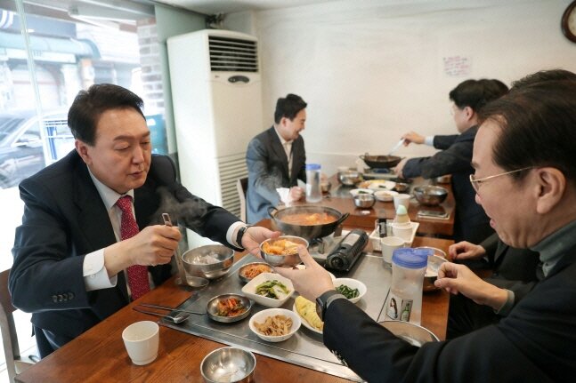 술먹는 윤석열 알코올 중독 주정뱅이