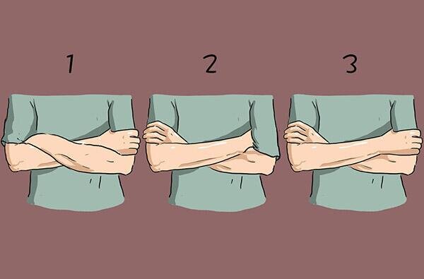 팔짱을 끼는 3가지 방법으로 알아보는 심리 테스트